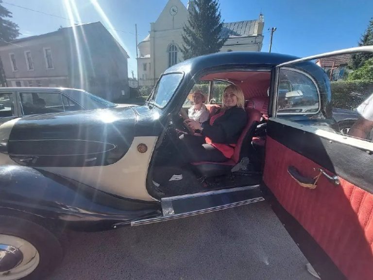 На Львівщині пройшов цікавий зліт ретроавтомобілів 20 вересня місто Бібрка на о…
